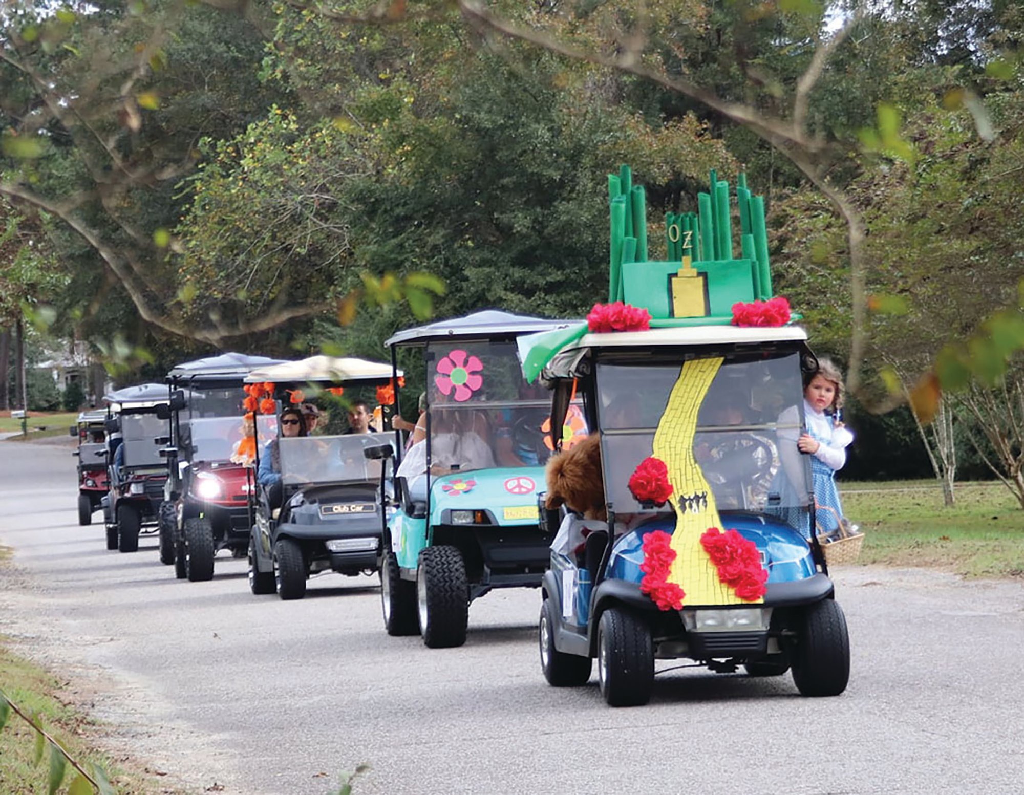 How to Decorate a Golf Cart for a Parade